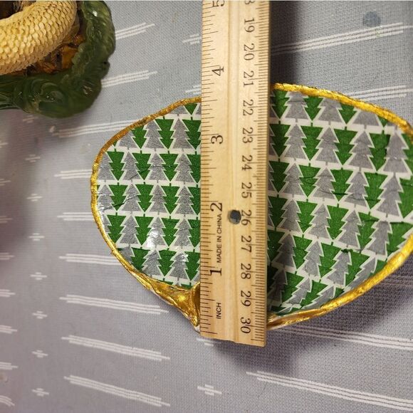 DECOUPAGE CLAM SHELL DECOUPAGE CHRISTMAS TREES ON A CLAM SHELL TRINKET DISH - Picture 9 of 10